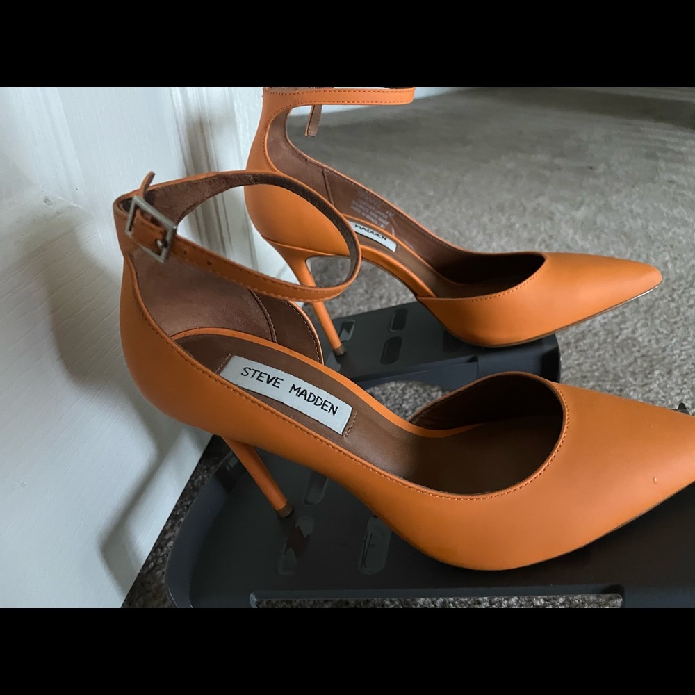 Beautiful Steve Madden Tifanny heel size 7.